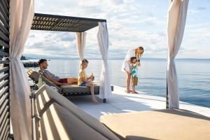 Hostia v ubytovaní Hilton Rijeka Costabella Beach Resort And Spa