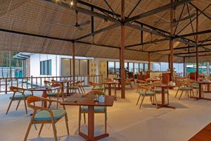 Restoran atau tempat lain untuk makan di ISLAND CENTER POINT