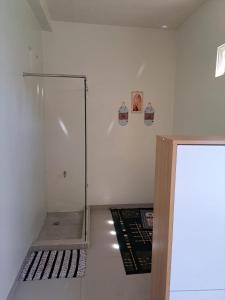 Vonios kambarys apgyvendinimo įstaigoje Omah Medina