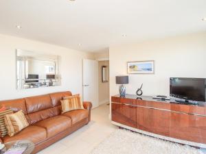 TV a/nebo společenská místnost v ubytování Sunset View