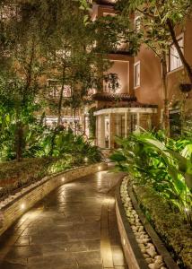 Giardino di Hotel Thrive, A Tropical Courtyard