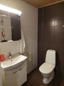 Koupelna v ubytování Best location studio in town right next to the train station and free parking Kotimaailma Apartments