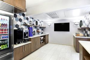 Η κουζίνα ή μικρή κουζίνα στο Delta Hotels by Marriott Phoenix Mesa