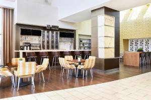 a bar in a restaurant with chairs and tables at Delta Hotels by Marriott Phoenix Mesa in Mesa