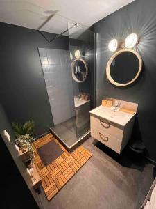 Ένα μπάνιο στο Loveroom En Aparté Caen