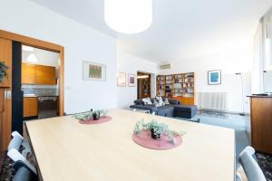 A seating area at RiverView Luxury flat