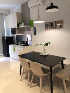 Kuchyň nebo kuchyňský kout v ubytování Monde Residence K No 02 Batam Centre + 12 fotografií