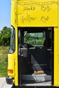 Fotografia z galérie ubytovania The Big Yellow Bus v destinácii Montchevrier