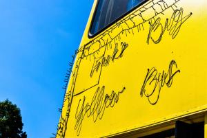 Fotografia z galérie ubytovania The Big Yellow Bus v destinácii Montchevrier + 37 fotografií