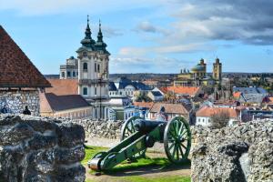 a cannon stands in front of a city at Hotel Unicornis in Eger