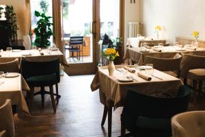 Restaurace v ubytování Dome Hotel + 37 fotografií