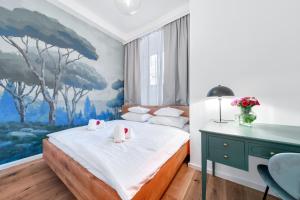 a bedroom with a bed with a painting on the wall at Smile Apartments "Lesehof" in Krems an der Donau