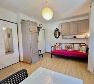 a living room with a bed and a table at Les Sommets Studio in Chamonix-Mont-Blanc