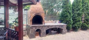 a brick oven in a yard with a patio at Casa Edan Breaza in Breaza