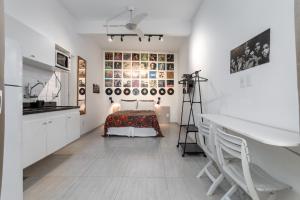 Кухня или мини-кухня в STUDIOS URCA na rua da mureta da Urca
