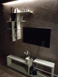 a living room with a tv on a wall at PANORAMA SPA apartman in Kraljevo