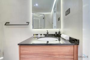 Koupelna v ubytování Modern 1BR at Marina Park Dubai Marina by Deluxe Holiday Homes