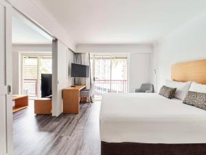 Postel nebo postele na pokoji v ubytování Novotel Cairns Oasis Resort