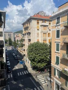 vista aerea di una strada cittadina con edifici di Centro da Marco a Savona