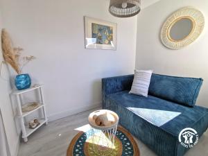 Posezení v ubytování La Sirène - Loft moderne et lumineux avec vue panoramique sur Mer Méditerranée et port de plaisance