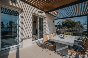 Rõdu või terrass majutusasutuses Ponte Suites