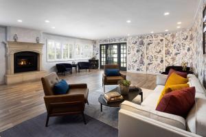 The Hadsten Solvang, Tapestry Collection by Hilton的休息区