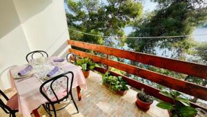 Балкон или терраса в Lovely apartments on the private Beach - island Korčula
