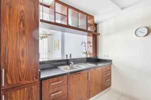 Galeri foto The Most Amazing 2BR, near Burj Park with a Gym & Pool di Dubai