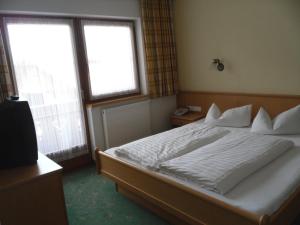 Posteľ alebo postele v izbe v ubytovaní Walchenhof