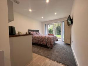 a bedroom with a bed and a window at Serviced studios - free breakfast included in Parkside