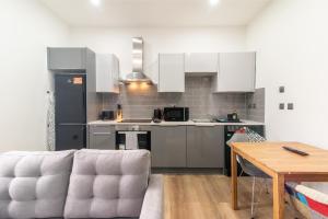 Kjøkken eller kjøkkenkrok på Charnwood Flat 4 - City Center 3BR Gem