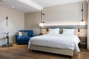 Letto o letti in una camera di Tapestry by Hilton Ambasciatori Hotel