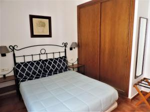 Posteľ alebo postele v izbe v ubytovaní APARTAMENTOS CASERIA DE COMARES