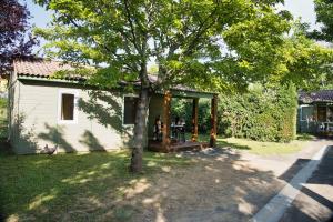 Les chalets de Gaillac外面的花园