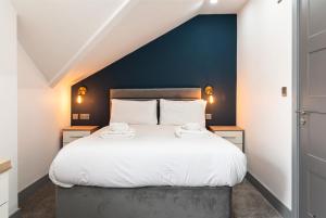Postel nebo postele na pokoji v ubytování Charnwood Flat 6 - Prime 3BR Derby City Centre Home
