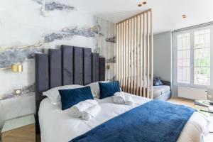 Ένα ή περισσότερα κρεβάτια σε δωμάτιο στο Neuilly/Paris :Magnifique appartement 4P