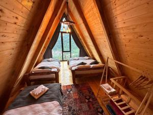 a room with three beds in a log cabin at Moni Suit Bungalov in Rize