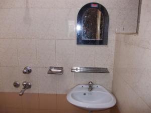 Ett badrum på Rishaan Guest House