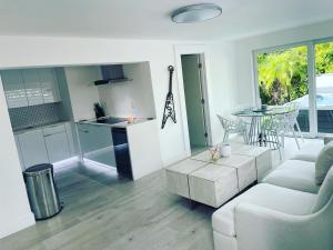 a living room with a couch and a table at Pinto luxury Village in Hallandale Beach