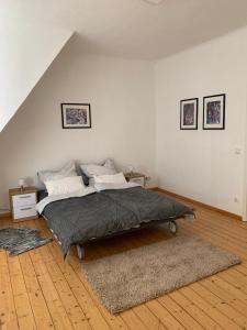 a bedroom with a bed and a white wall at Fewo Urlaubsspaß in Walsrode