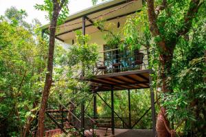 a tree house in the middle of the forest at Los Lagos Resort Hotel in Capiatá