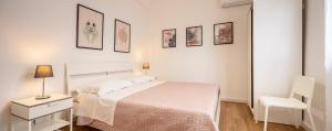 Posteľ alebo postele v izbe v ubytovaní Arricàmpati Airport Rooms in Villa & RENT CAR