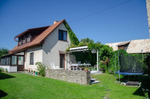 a house with a garden and a patio at Ubytovanie u Eriky in Hrabušice