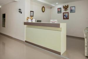 The lobby or reception area at Hotel Wisata Samosir By Helocus