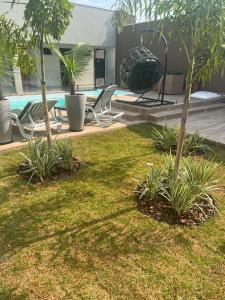 a yard with two chairs and a swimming pool at Pousada Villas - Bonito in Bonito