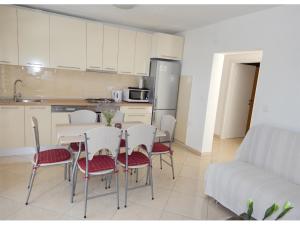 Kuchyň nebo kuchyňský kout v ubytování Apartments Nedjeljka