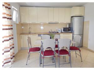 Kuchyň nebo kuchyňský kout v ubytování Apartments Nedjeljka