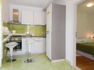 Kuchyň nebo kuchyňský kout v ubytování Apartments Nedjeljka