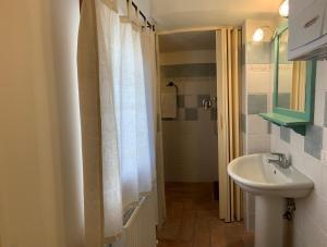 A bathroom at Borgo Di Fonni