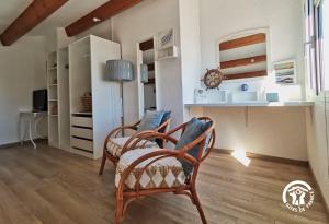 Posezení v ubytování La Sirène - Loft moderne et lumineux avec vue panoramique sur Mer Méditerranée et port de plaisance